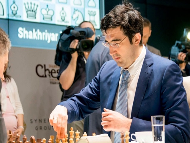 Vladimir Kramnik cạnh tranh với siêu máy tính Deep Fritz