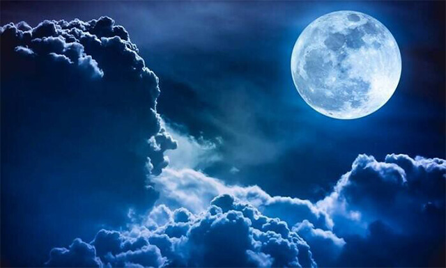 Mặt trăng xanh xuất hiện trong giấc mơ
