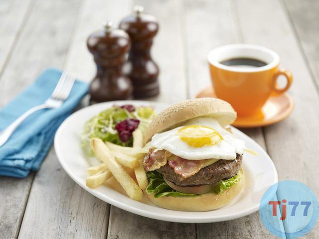 Nằm mơ thấy ăn uống